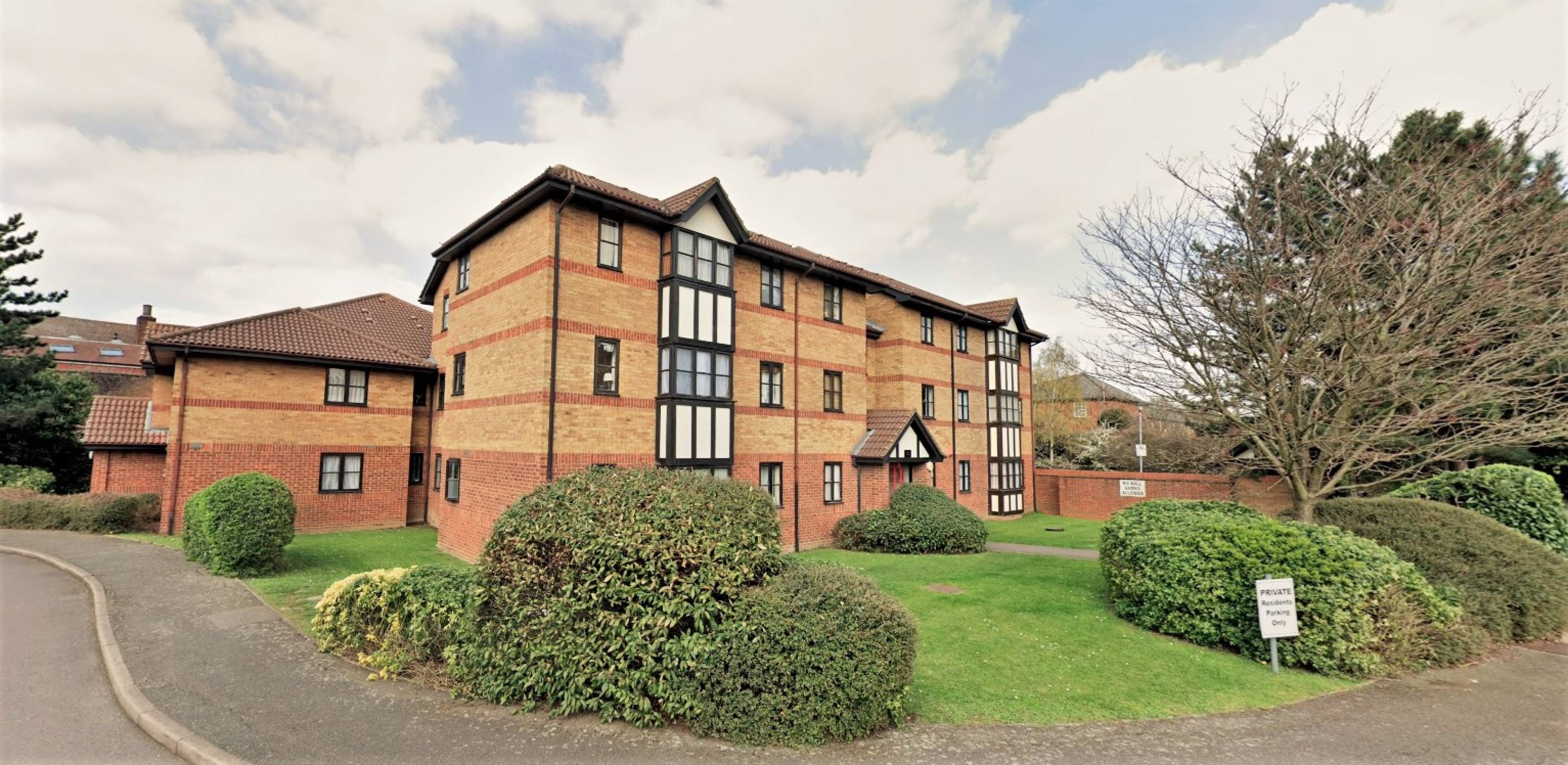 			2 Bedroom, 1 bath, 1 reception Flat			 Woodvale Way, CRICKLEWOOD NW11